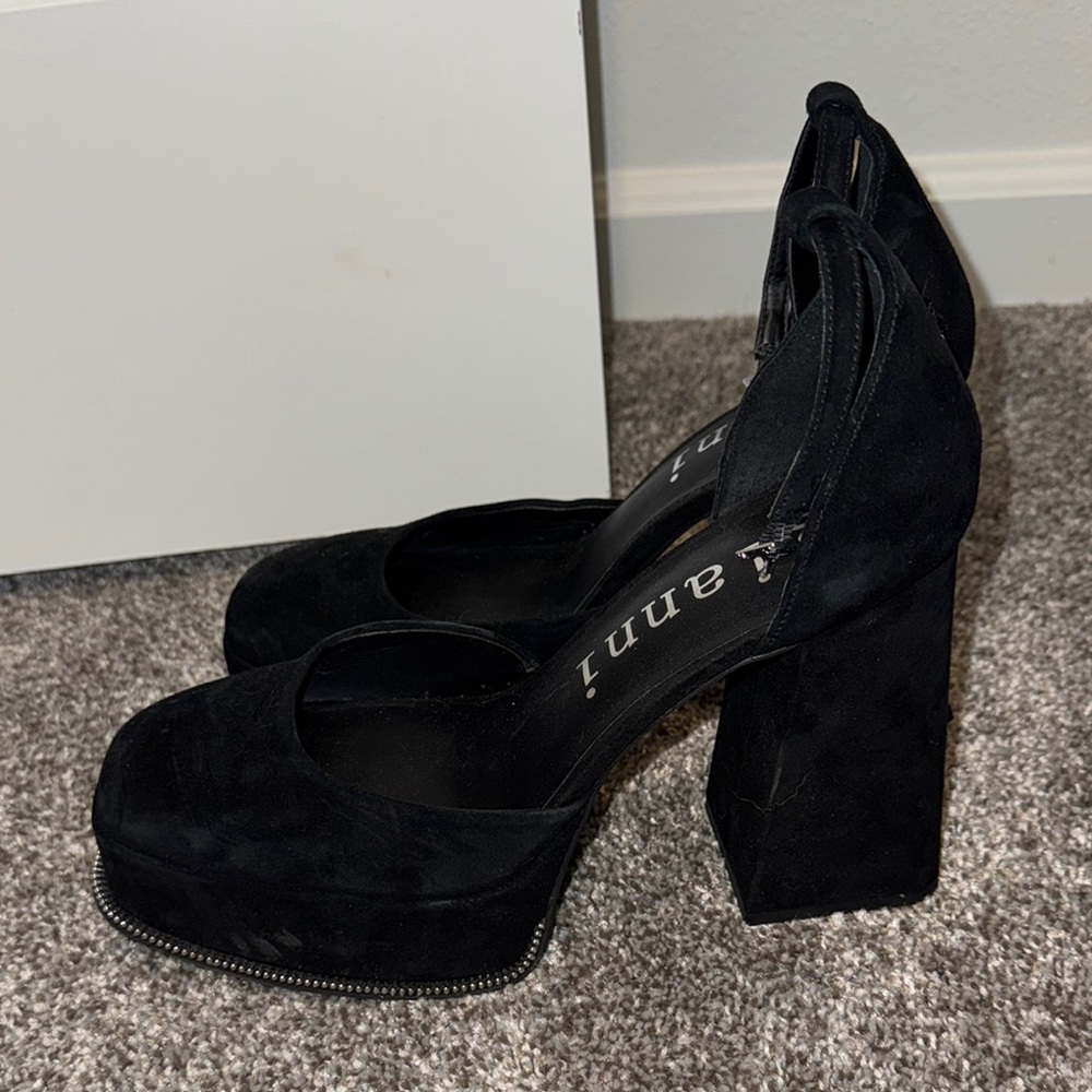 Gianni Bini Black Platform Heels
